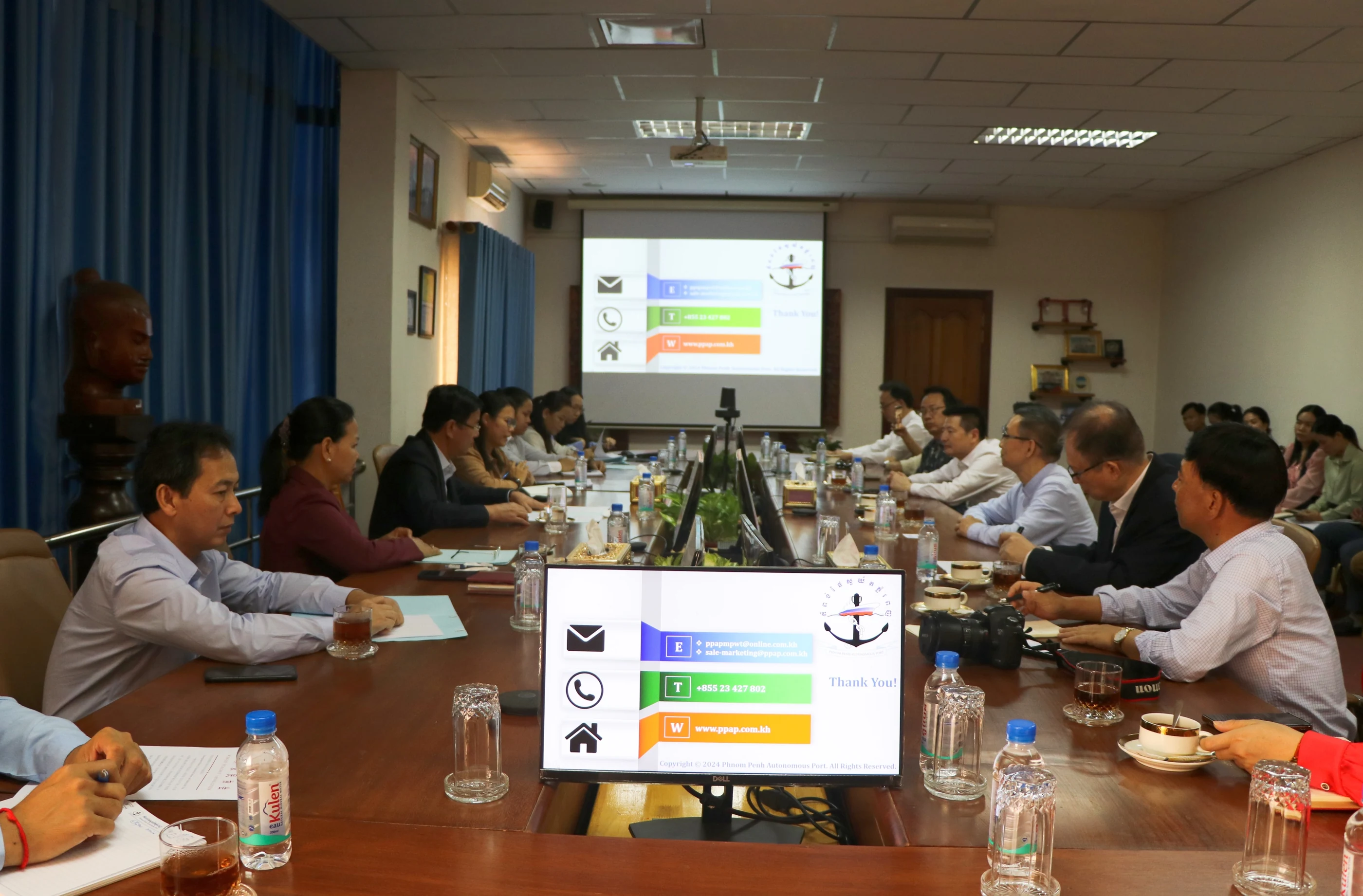 A roundtable discussion of port logistics and agricultural cooperation.