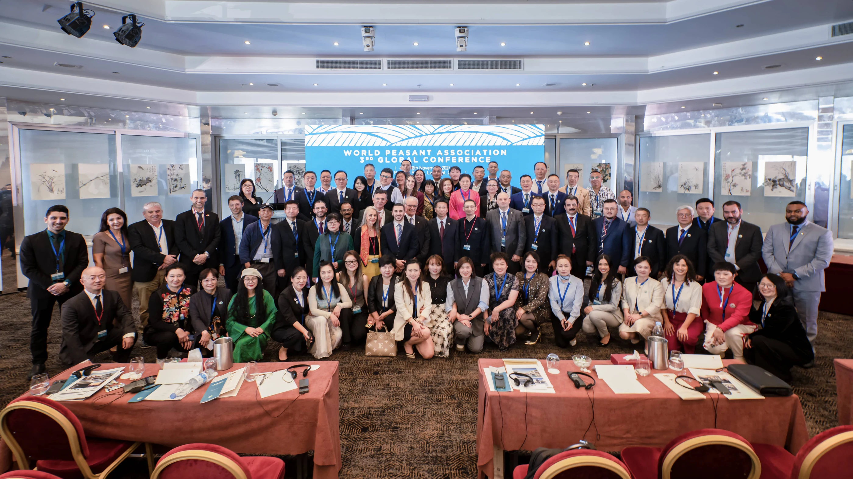 Forum participants gathered for a group photograph in the conference hall.
