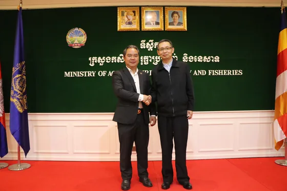 A greeting at Cambodia’s Ministry of Agriculture, Forestry and Fisheries.