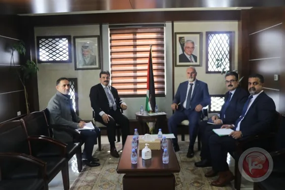 Participants in the agricultural-coordination meeting at the ministry in Ramallah.