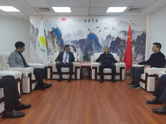 A working discussion on preparations for the Cyprus forum in Shanghai.