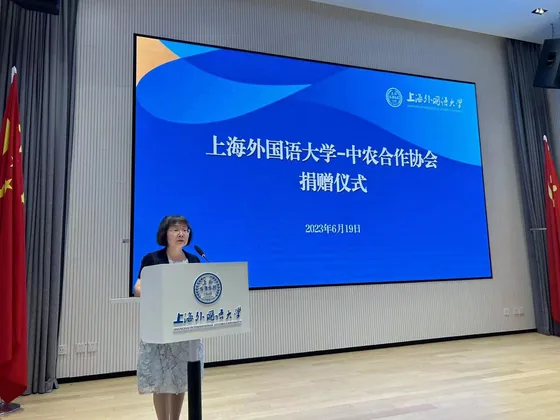 A speaker welcomes participants at the SISU–CACA donation ceremony.
