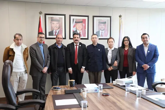 The visiting delegation and Jordanian counterparts at the ministry meeting.