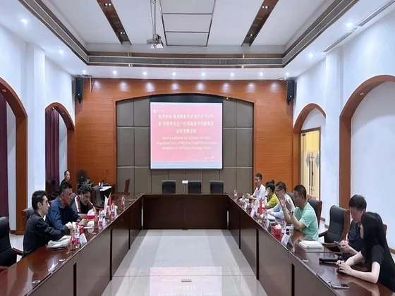 Participants discuss cooperation around a conference table during the Yiwu visit.