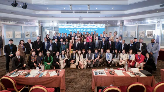 Forum participants gathered for a group photograph in the conference hall.