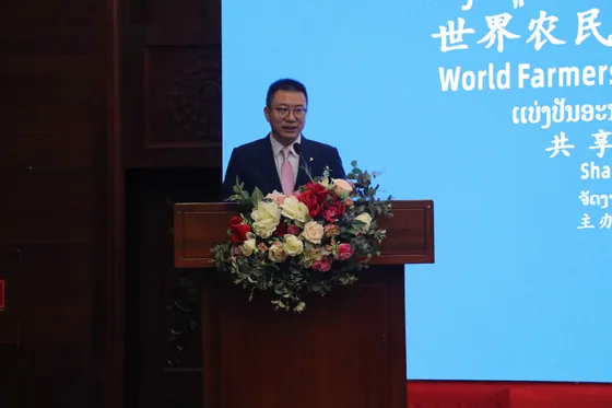 A contribution at the Vientiane session’s lectern.