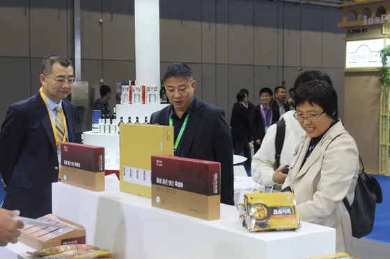 Delegates examine products during the Shanghai expo.