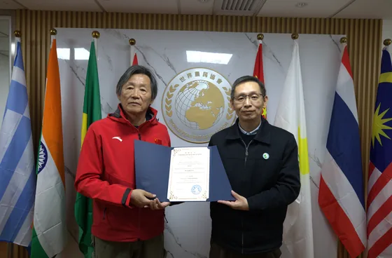 Zhang Zhengming pictured with his award certificate.