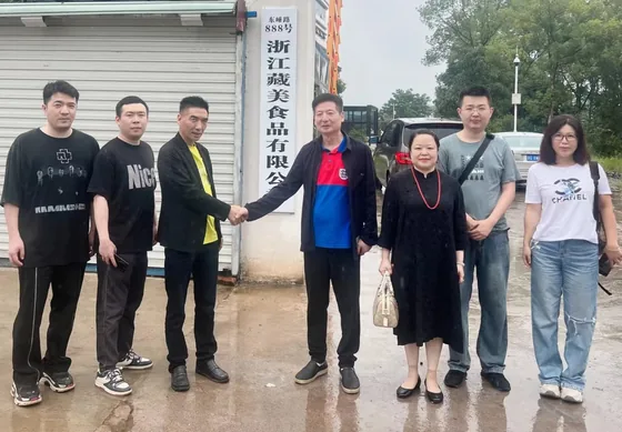 Participants outside Zhejiang Zangmei Foods during the cooperation visit.