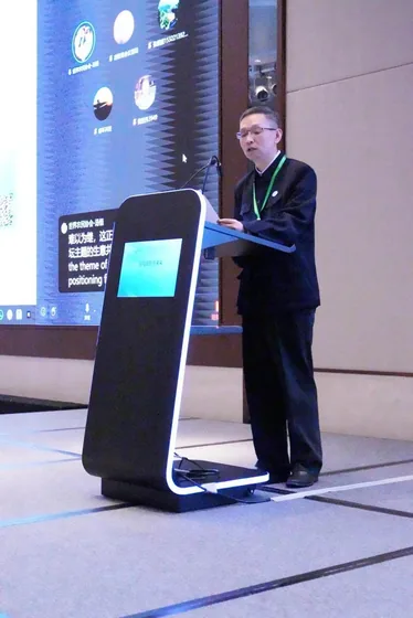 A speaker addresses the fourth farmers forum’s Macao session.