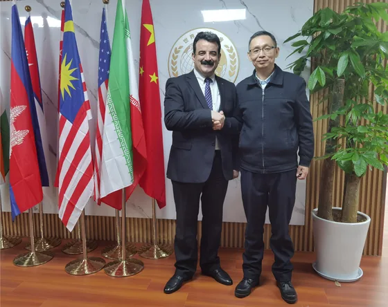 Participants pictured together during the Shanghai agricultural-cooperation meeting.