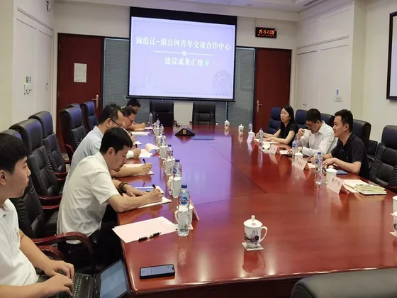 A discussion session in Fudan’s Guanghua Building.