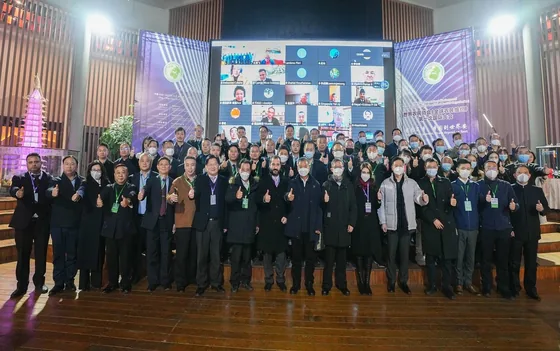 Participants gathered for a group photograph at the first international conference in Yiwu.